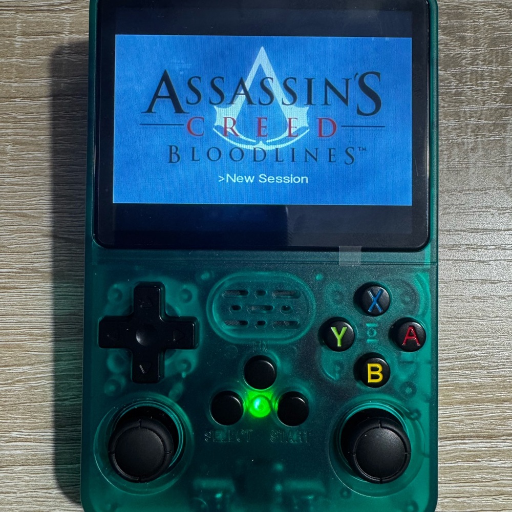 Transparent Handheld Game Console - Picture 3 of 5